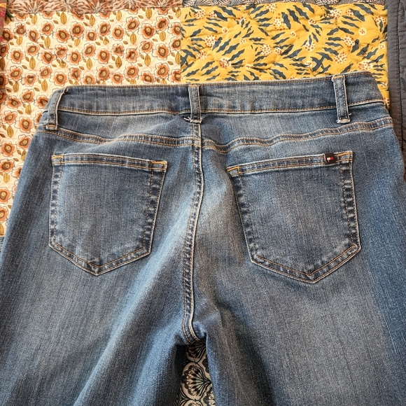 Tommy Hilfiger Jeans - Picture 5 of 11